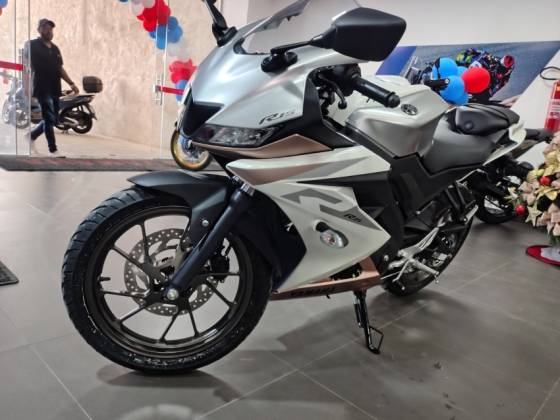 YAMAHA YZF R15 